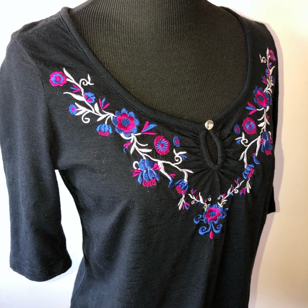 🛍️ New Stuart Embellished Tee